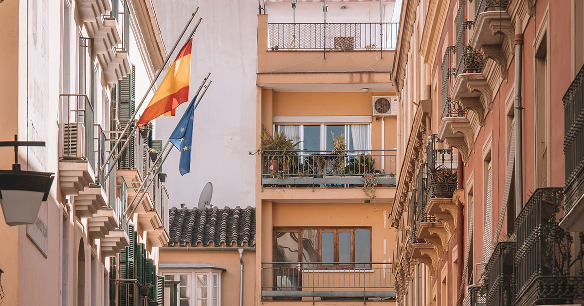 Appartements en Espagne avec drapeau Espagnol et drapeau de l'Europe